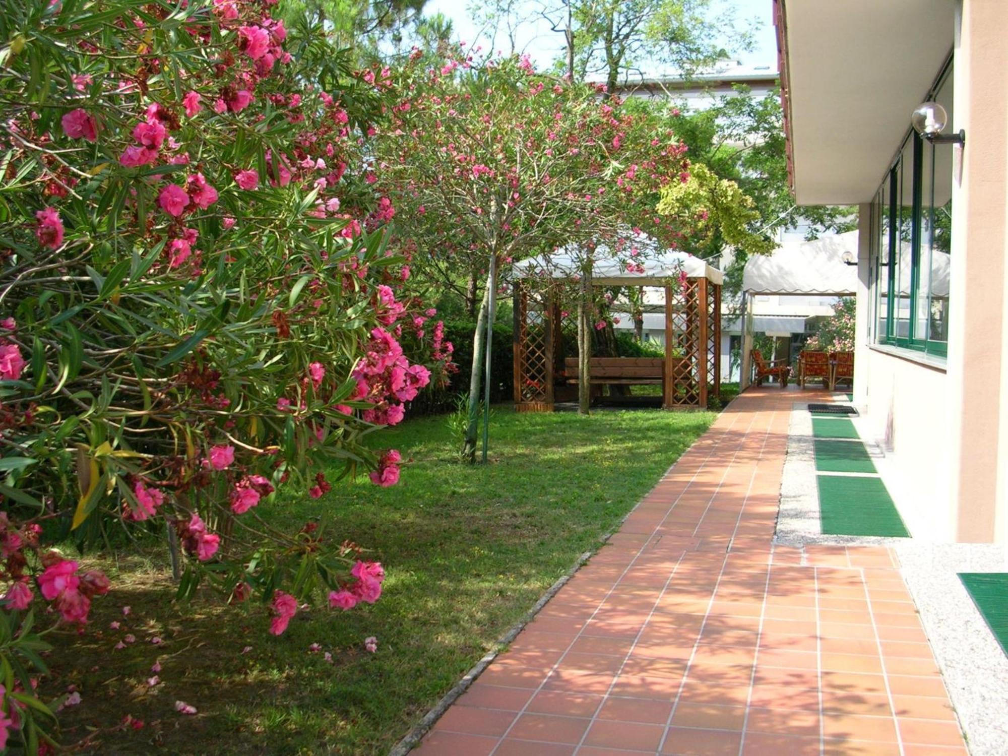 Hotel Eden Lignano Sabbiadoro Dış mekan fotoğraf